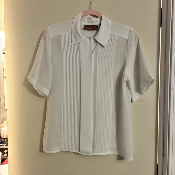 Worthington Tops - EUC Ladies Worthington 100% Polyester Hidden Button Down Blouse Short Sleeve 10P